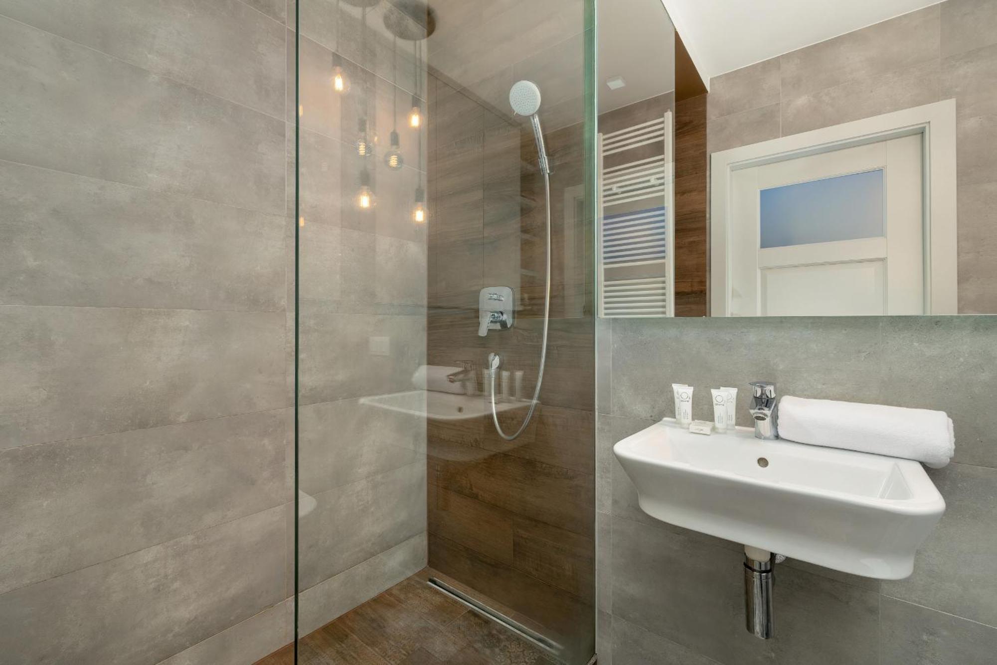 Przytulny I Nowoczesny Z Miejscem Parkingowym W Katowicach By Renters Apartment *