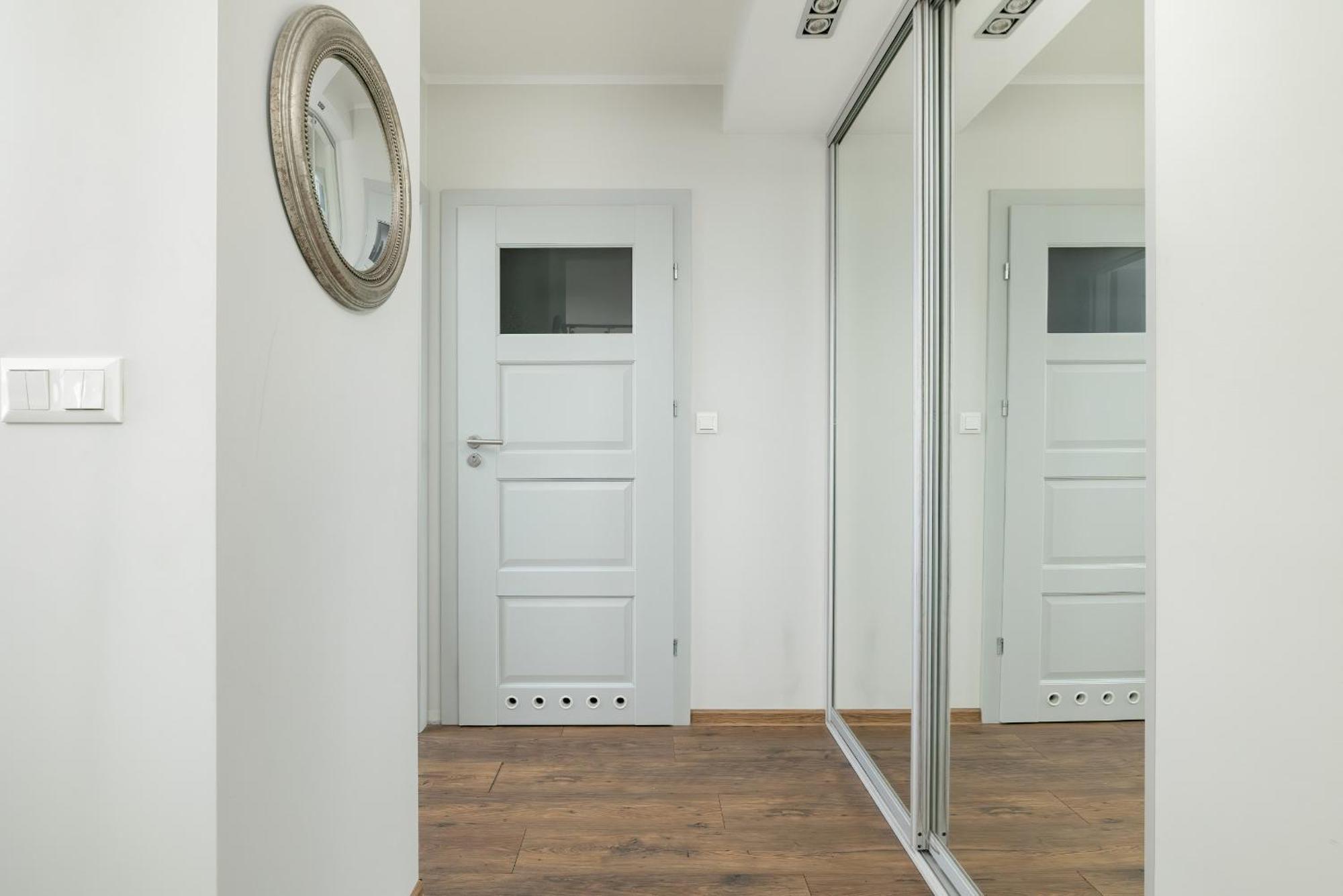 Apartment Przytulny I Nowoczesny Z Miejscem Parkingowym W Katowicach By Renters Katowice