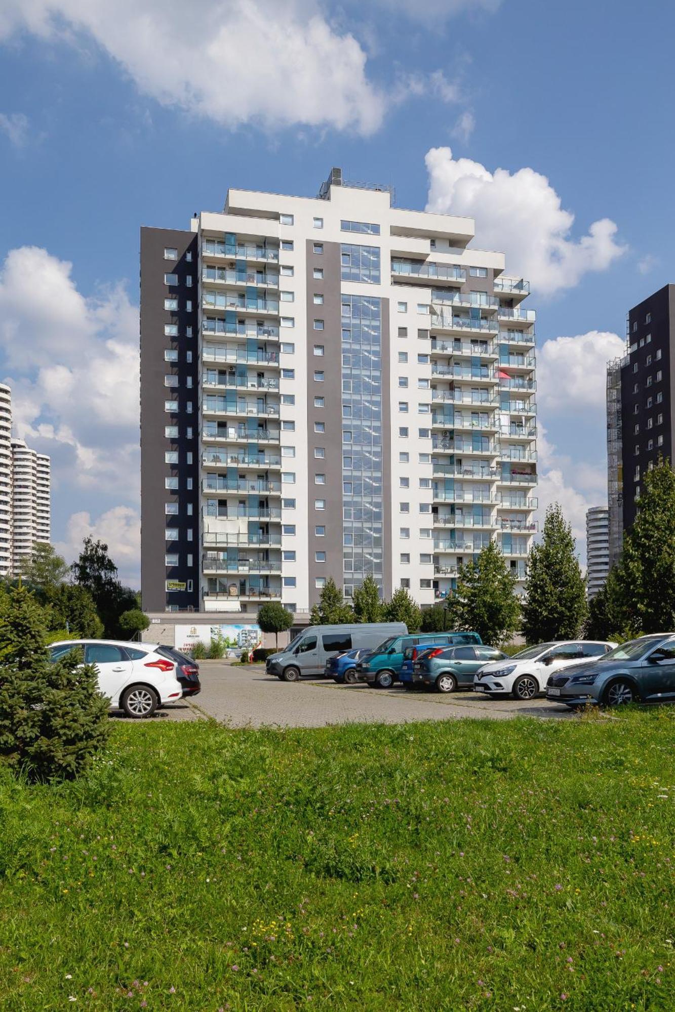 Przytulny I Nowoczesny Z Miejscem Parkingowym W Katowicach By Renters